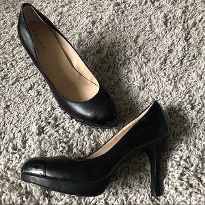 Black Tahari round toe pumps with patent leather.
